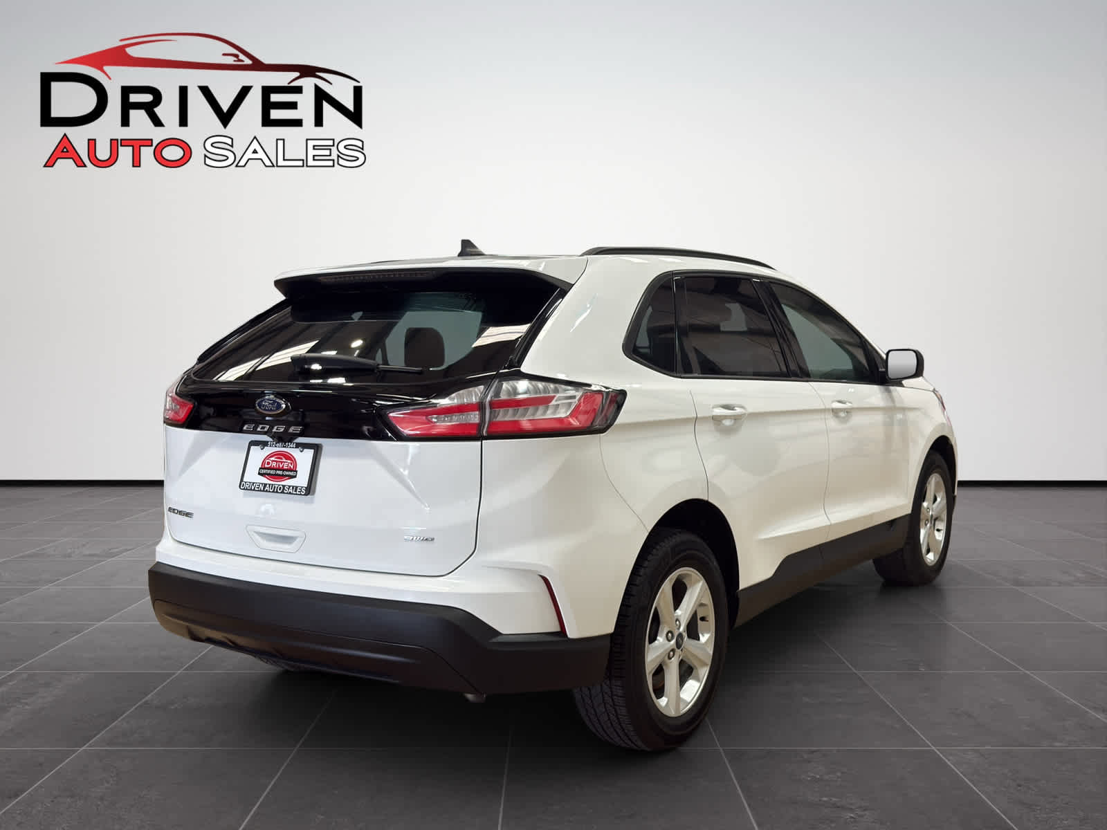 Used 2022 Ford Edge SE w/ Cargo Accessory Package image 5