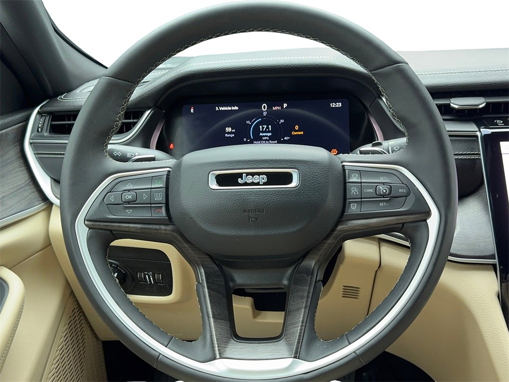 Used 2024 Jeep Grand Cherokee L Limited w/ Black Appearance Package image 17