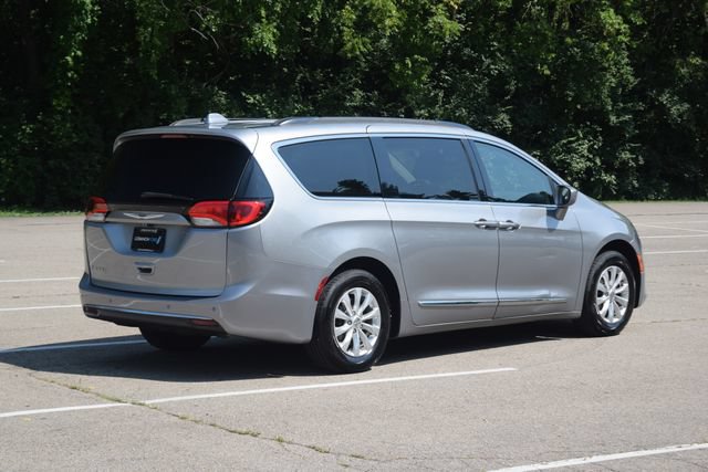 Used 2017 Chrysler Pacifica Touring-L FWD image 26