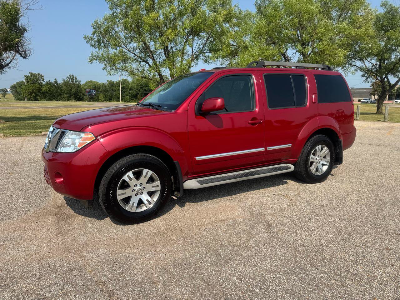 Used 2011 Nissan Pathfinder Silver AWD/4WD image 2