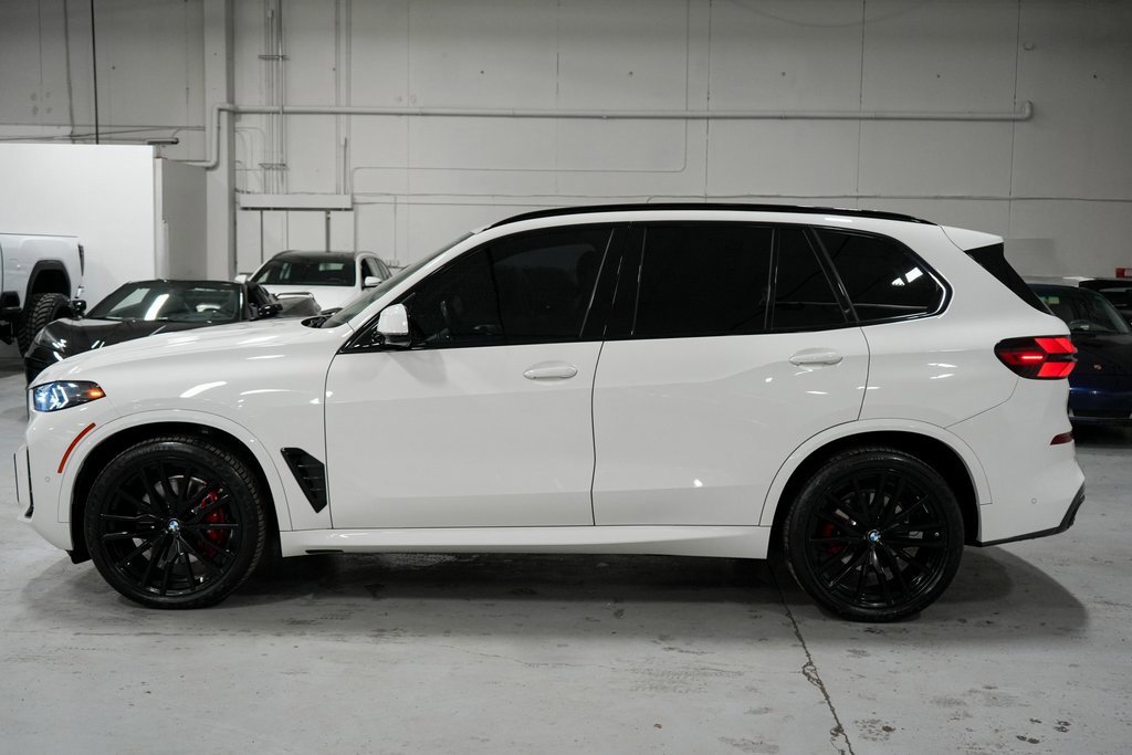 Used 2024 BMW X5 xDrive40i w/ M Sport Package image 2