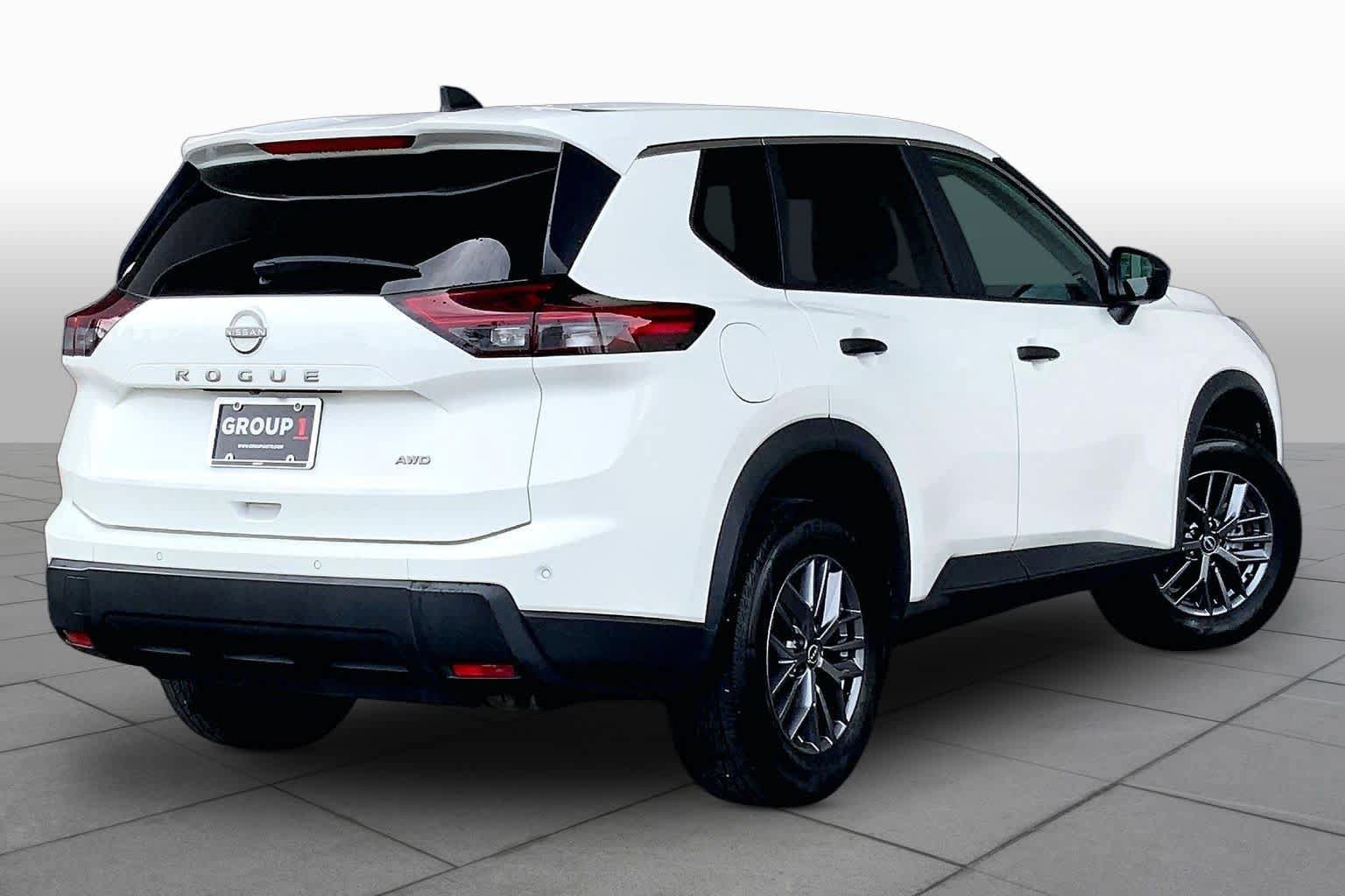 Used 2024 Nissan Rogue S AWD/4WD image 13