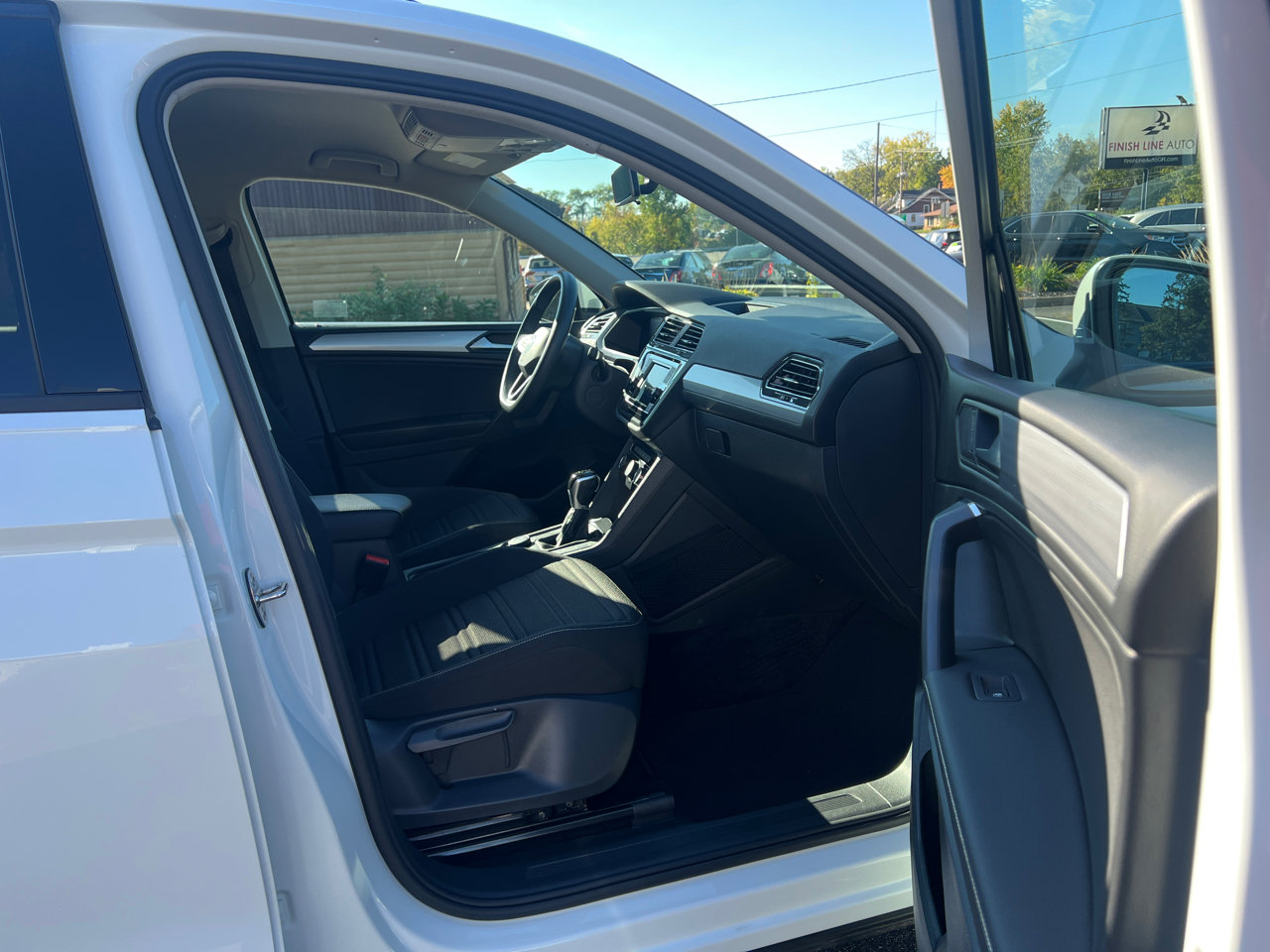 Used 2022 Volkswagen Tiguan S image 43