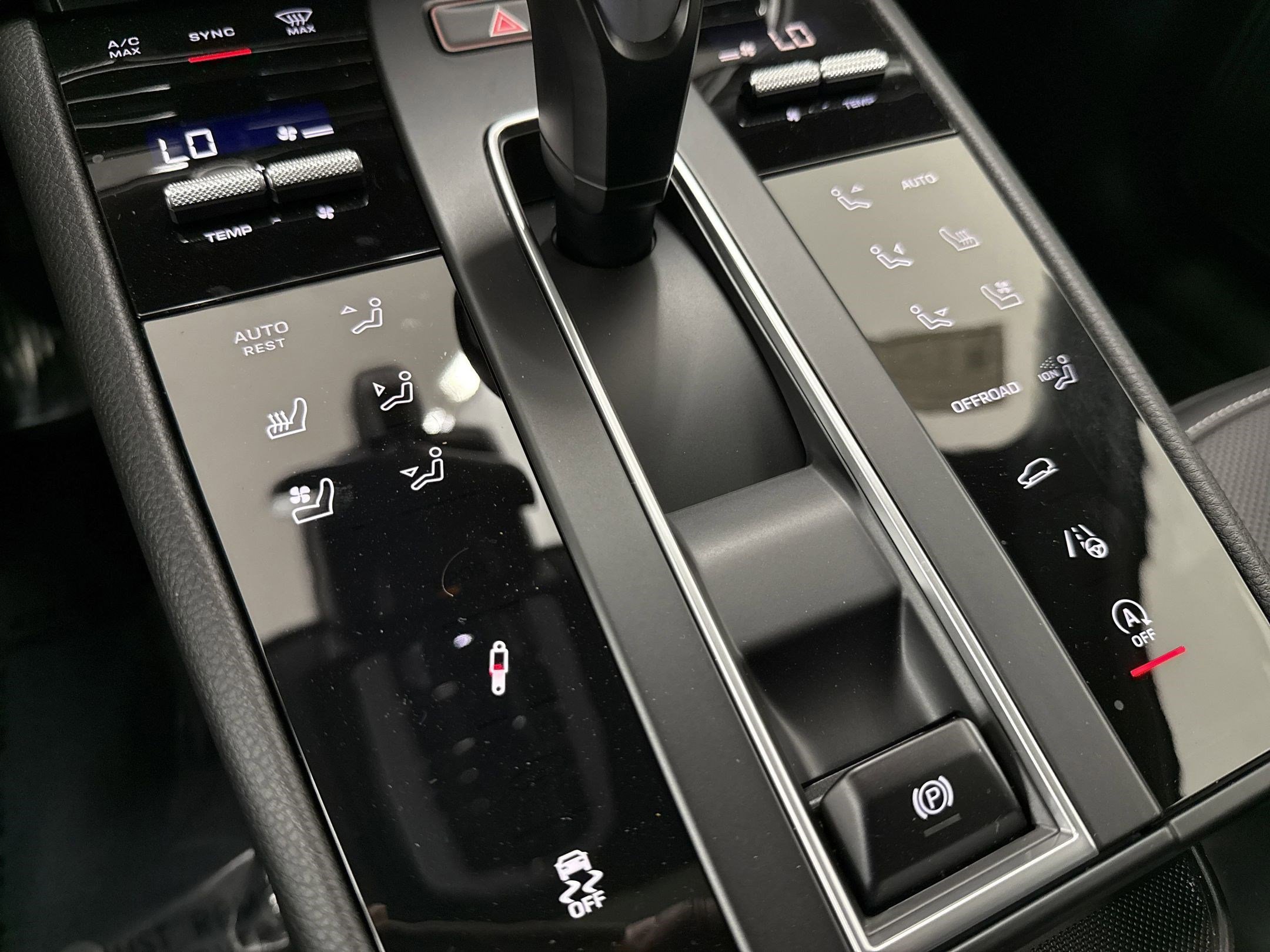 Used 2025 Porsche Macan Turbo image 30