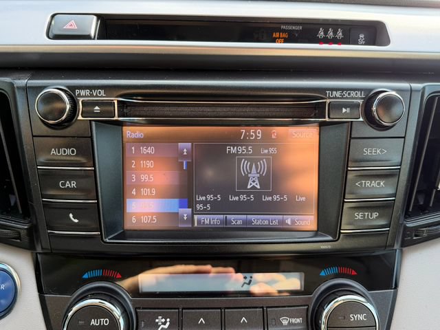 Used 2018 Toyota RAV4 LE AWD/4WD image 21