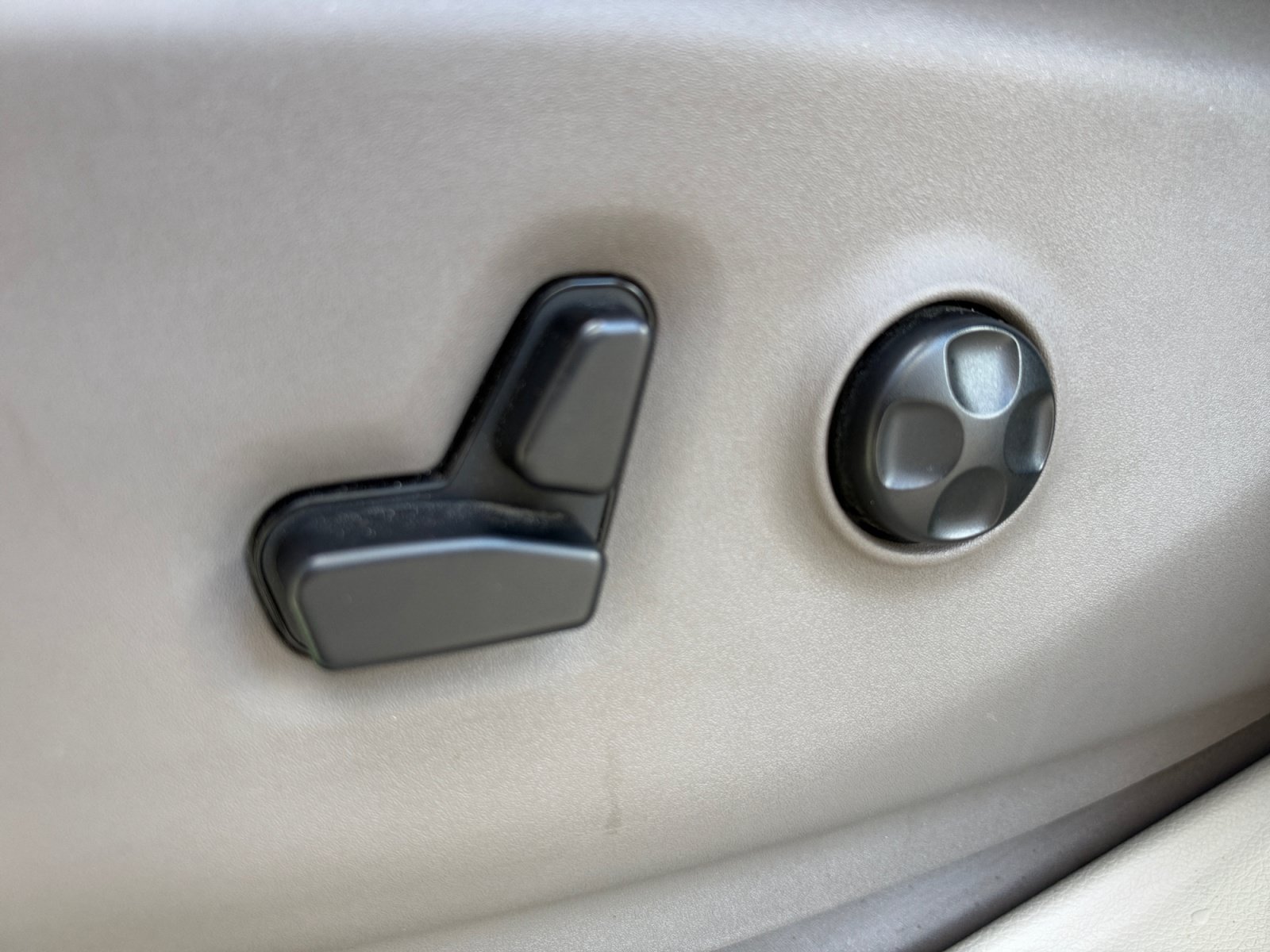 Used 2018 Chrysler Pacifica Touring-L w/ Advanced Safetytec Group FWD image 14