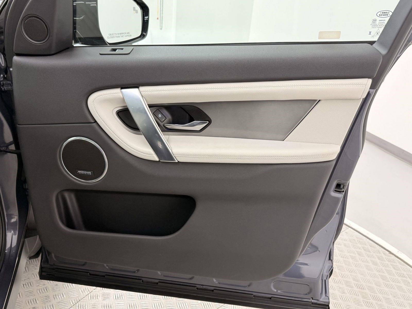 Used 2025 Land Rover Discovery Sport Dynamic SE image 35