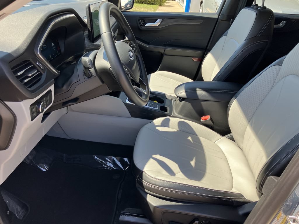 Used 2025 Ford Escape SE w/ PHEV Premium Package FWD image 12