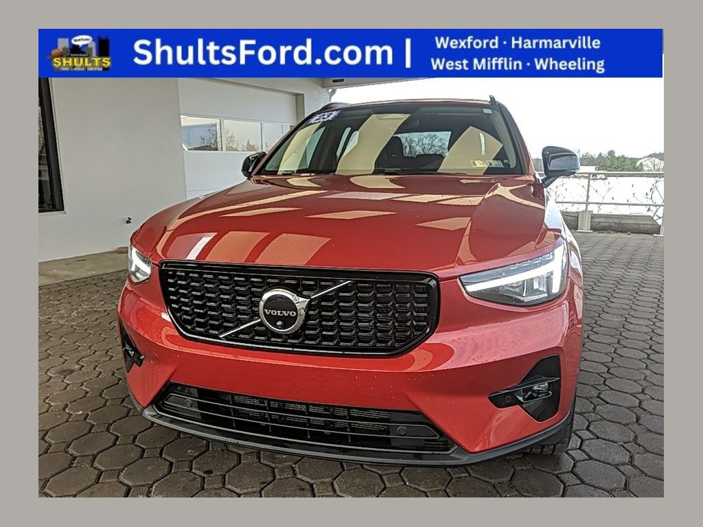 Used 2023 Volvo XC40 B5 Plus w/ Driver Assist Package AWD/4WD image 1