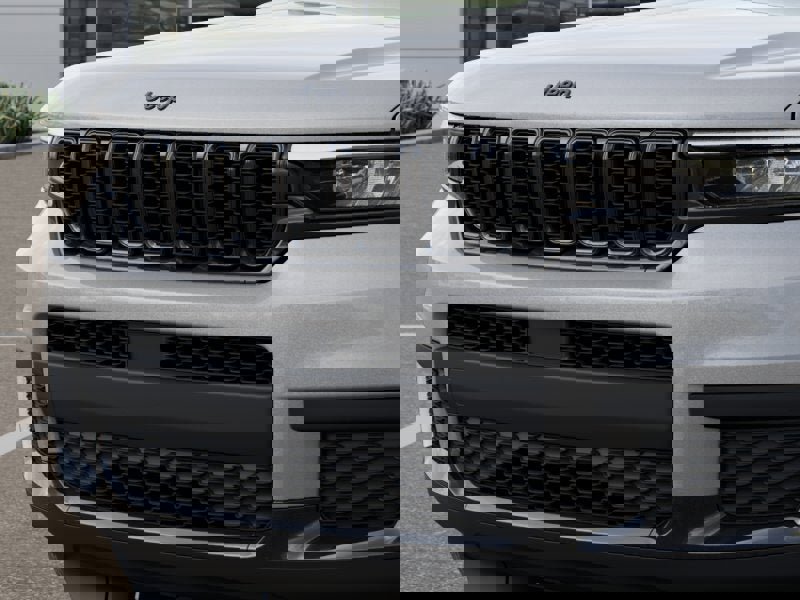 New 2025 Jeep Grand Cherokee L Altitude image 12