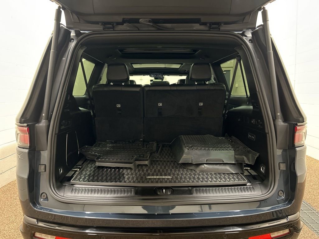 Used 2024 Jeep Wagoneer L Series II w/ Convenience Group I image 19