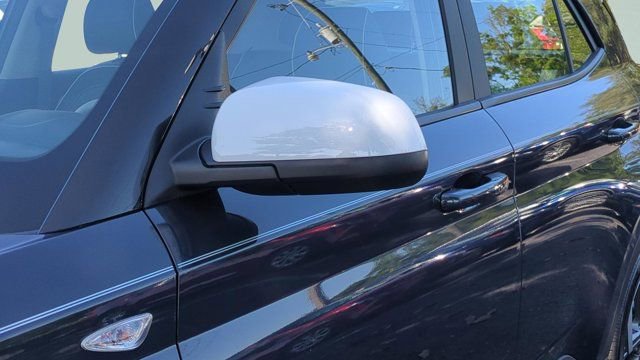 Used 2025 Hyundai Venue Limited image 27