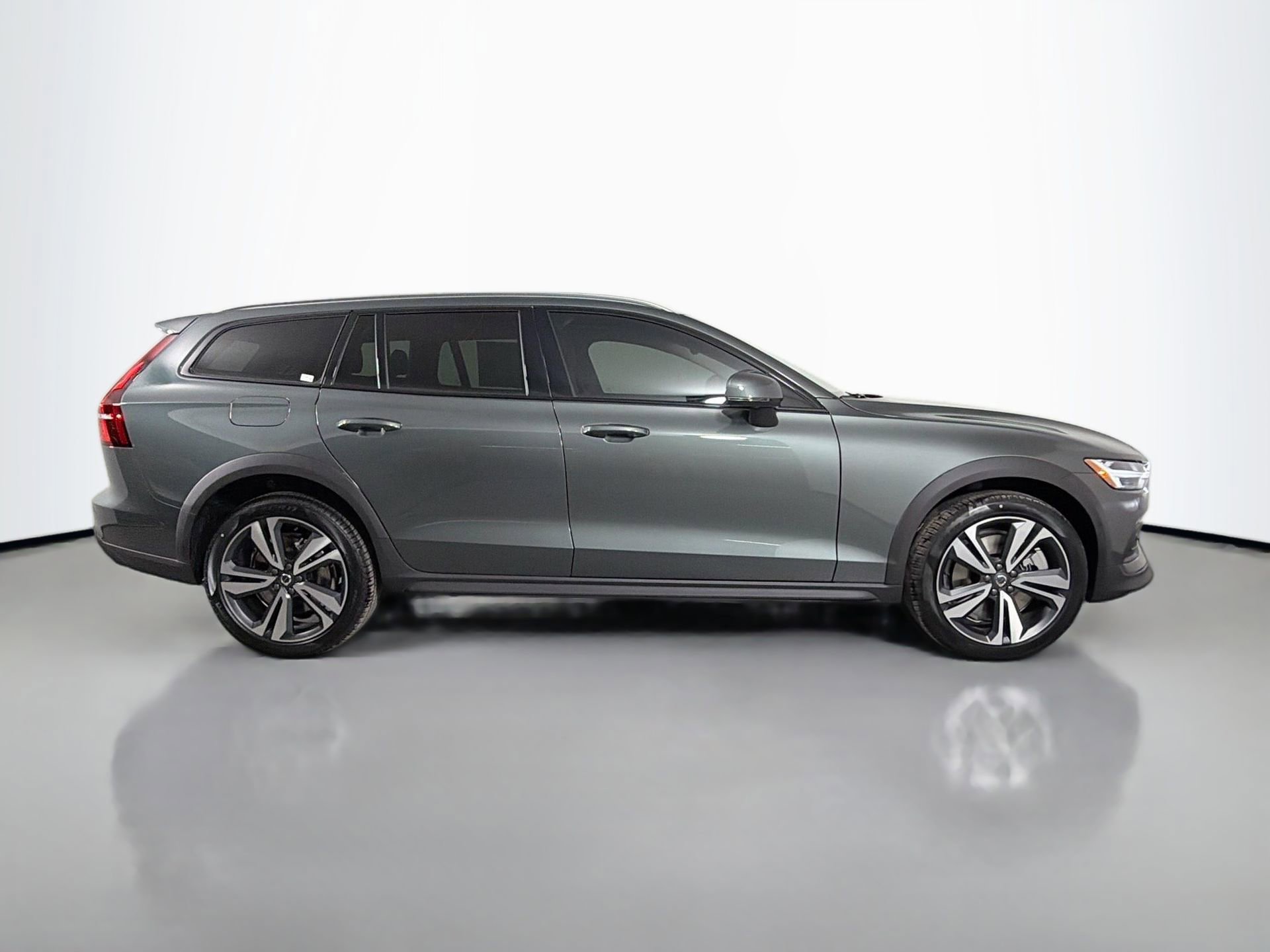 New 2026 Volvo V60 B5 Cross Country Plus w/ Protection Package Premier image 3