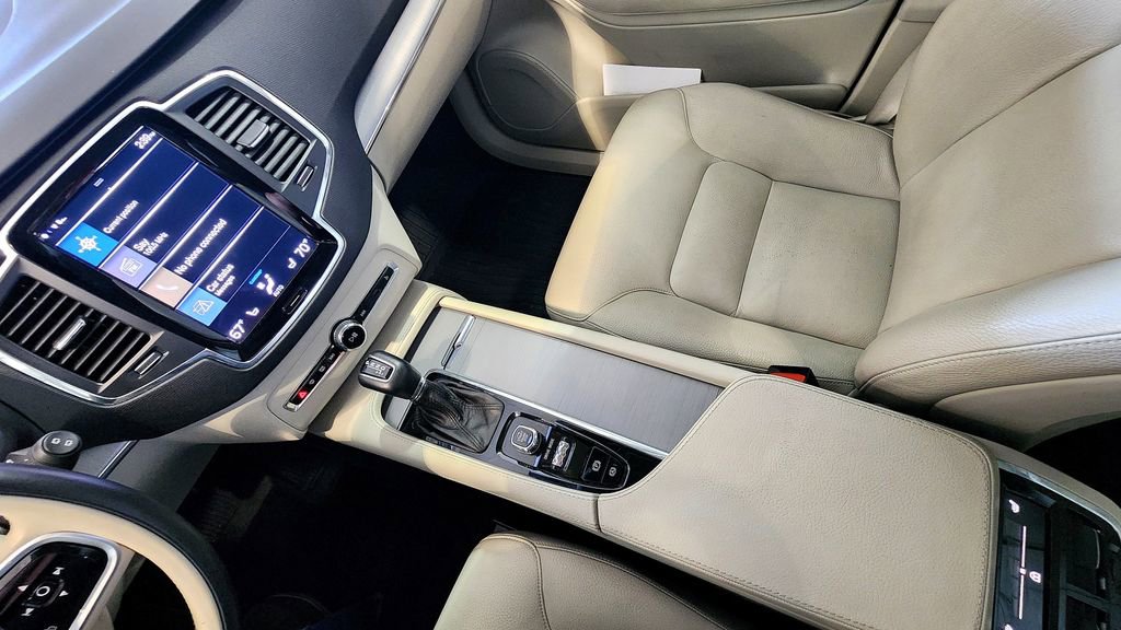 Used 2021 Volvo XC90 T5 Momentum w/ Climate Package AWD/4WD image 35