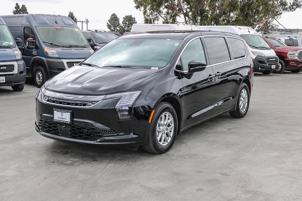 New 2027 Chrysler Pacifica Select FWD image 4