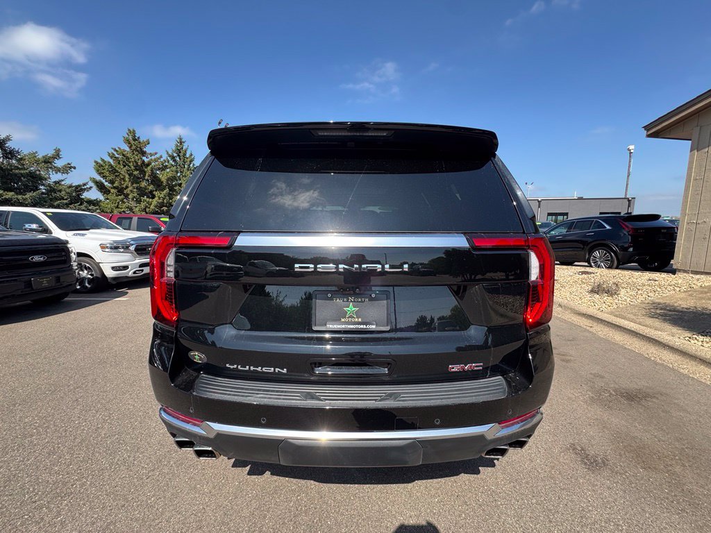 Used 2025 GMC Yukon Denali w/ Denali Reserve Package AWD/4WD image 9
