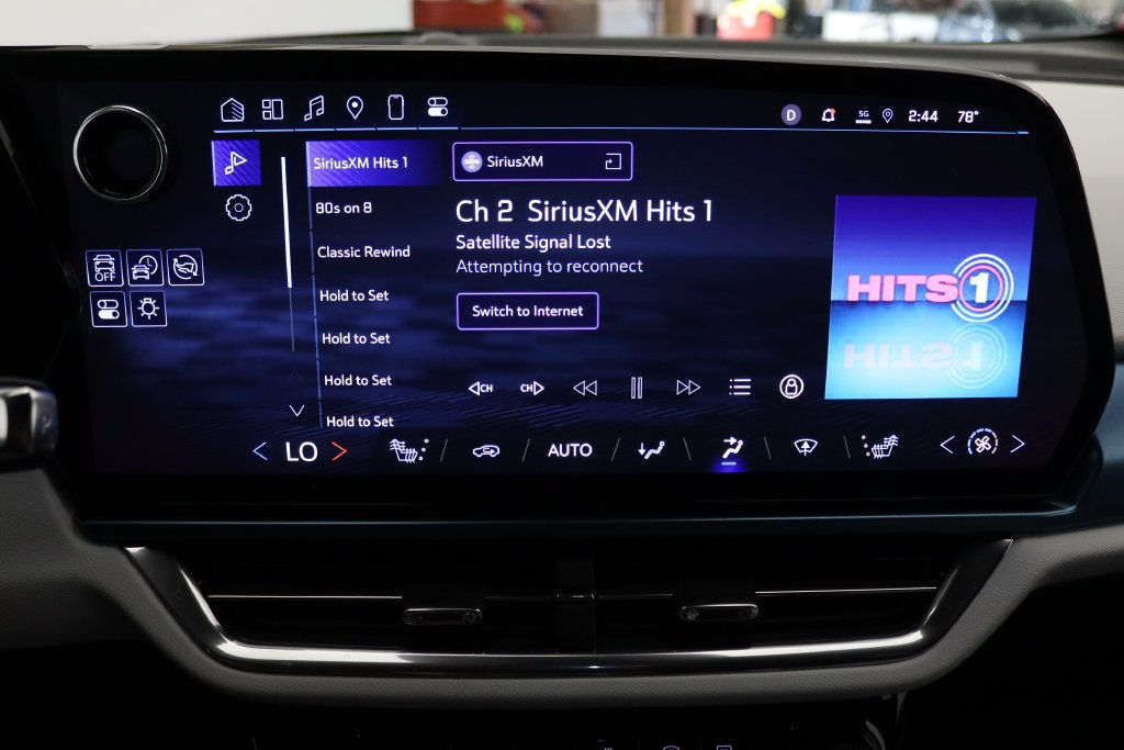 Certified 2025 Chevrolet Equinox EV LT FWD image 22
