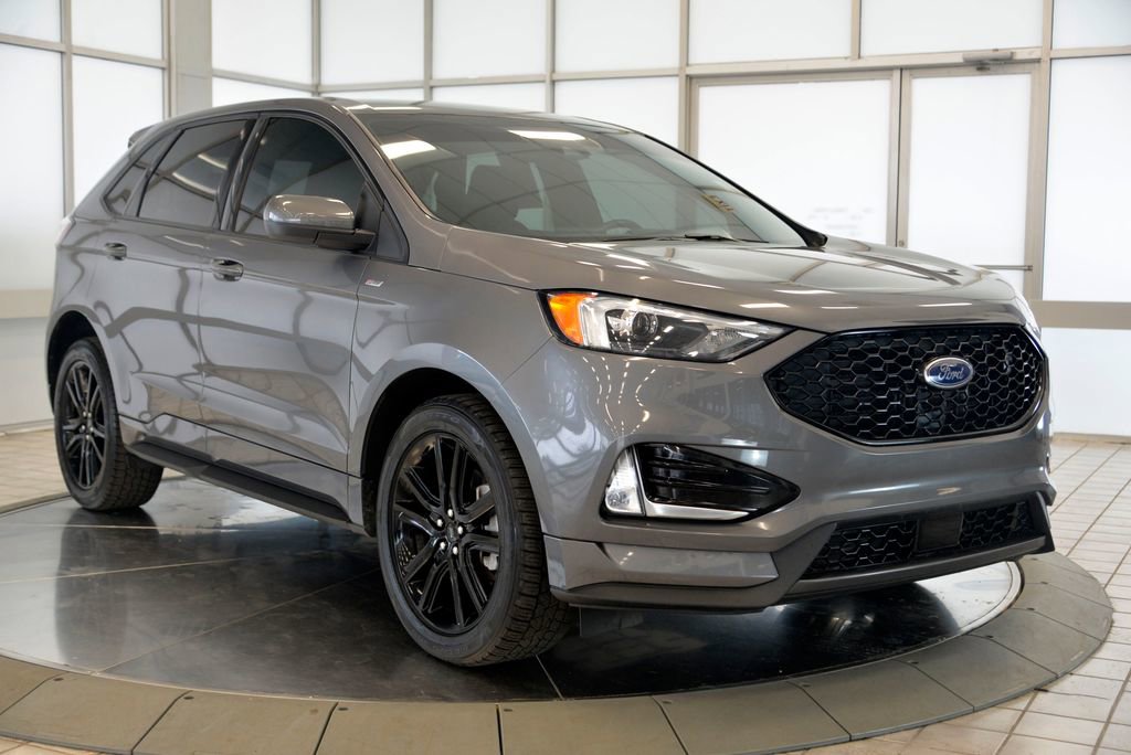 Used 2022 Ford Edge ST-Line w/ Class II Trailer Tow Package AWD/4WD image 2