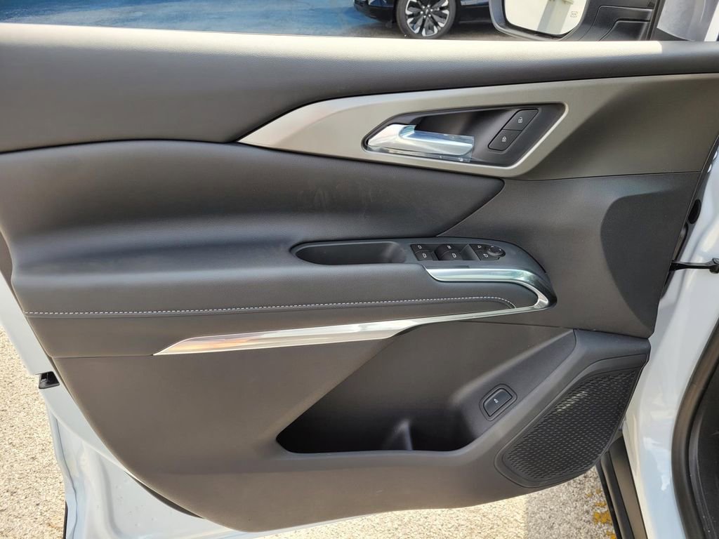 New 2026 Chevrolet Traverse LT image 13