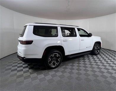 Used 2024 Jeep Wagoneer Series III w/ Flexible Seating Group image 3