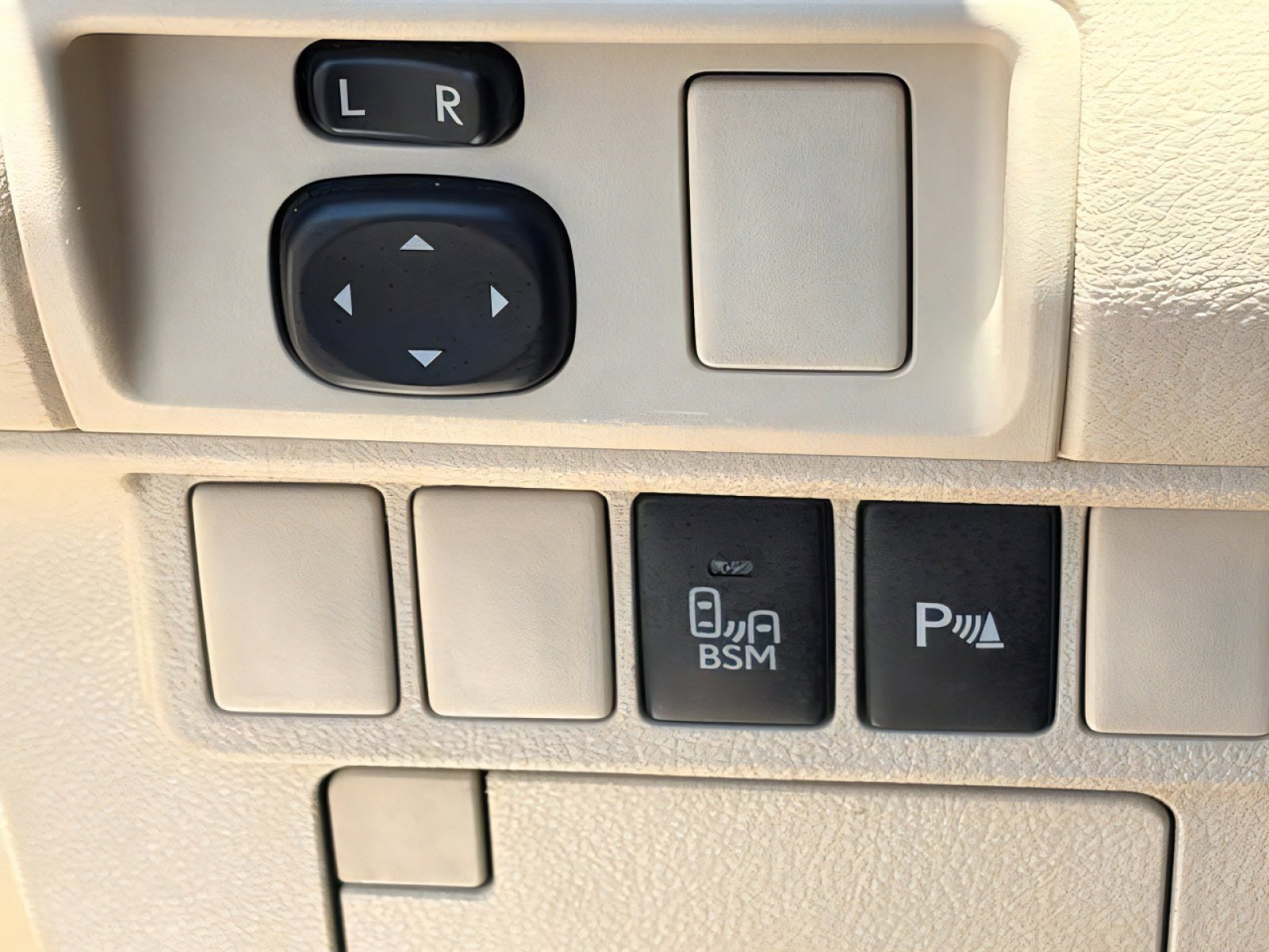 Used 2013 Lexus ES 300h w/ Luxury Pkg FWD image 19