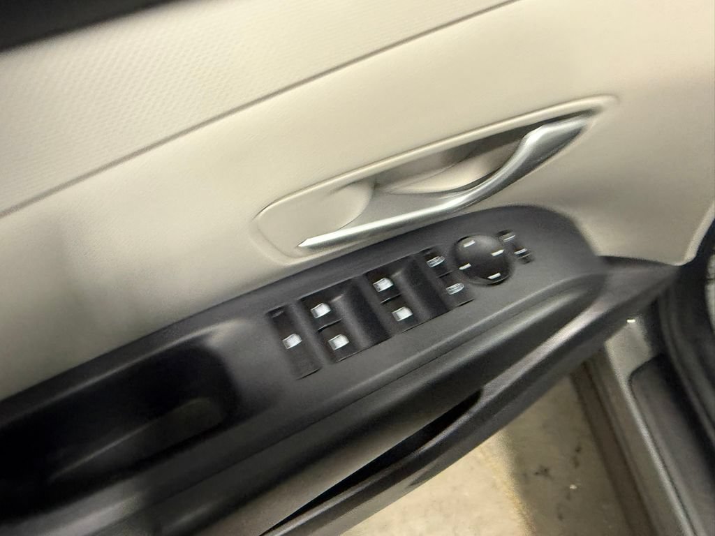 Certified 2025 Hyundai Tucson SE AWD/4WD image 27