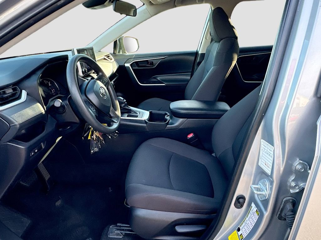 Used 2024 Toyota RAV4 LE image 31