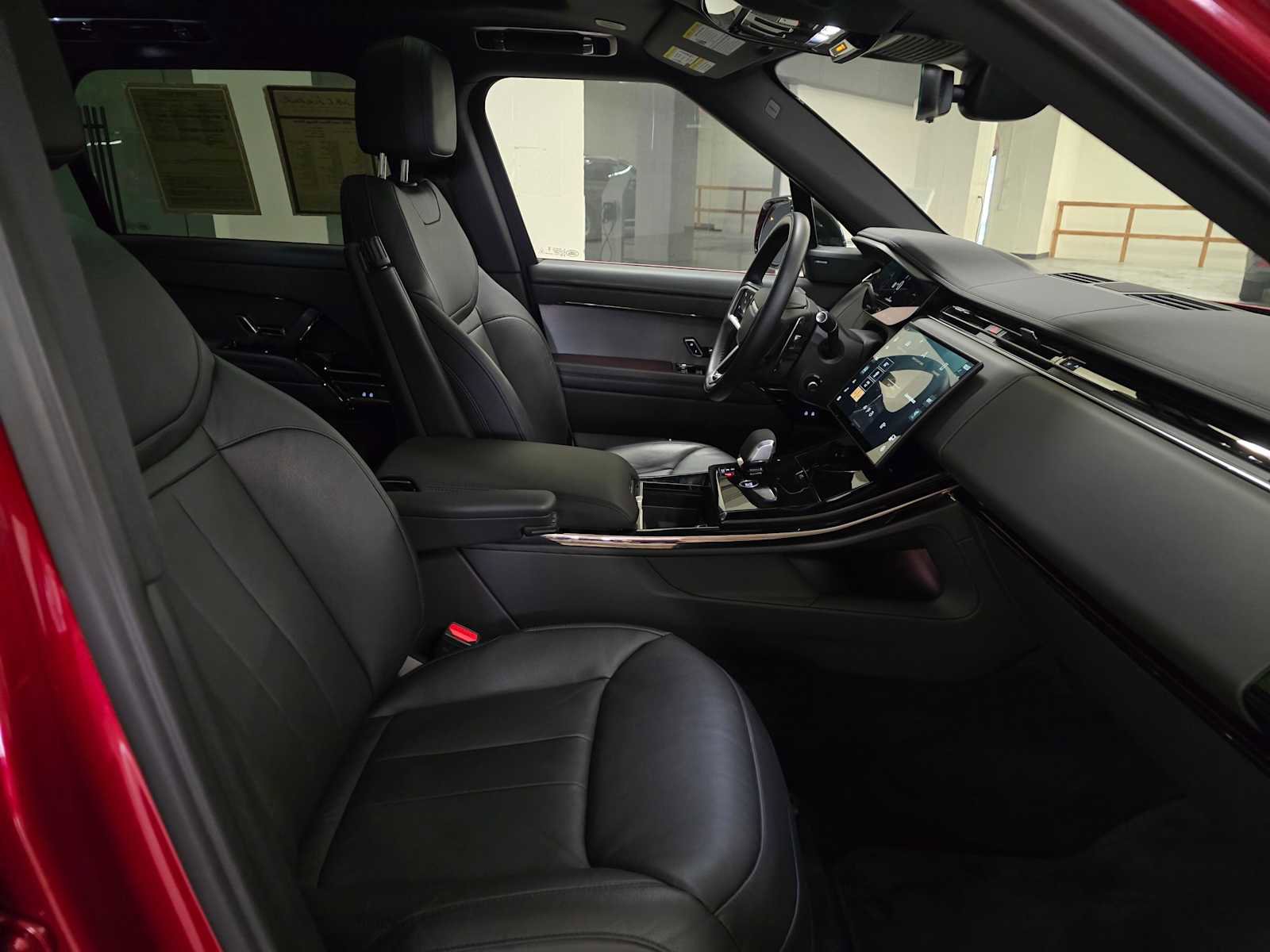 Used 2025 Land Rover Range Rover Sport image 12