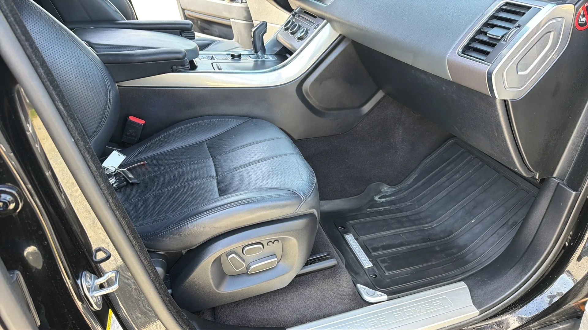 Used 2014 Land Rover Range Rover Sport HSE image 39