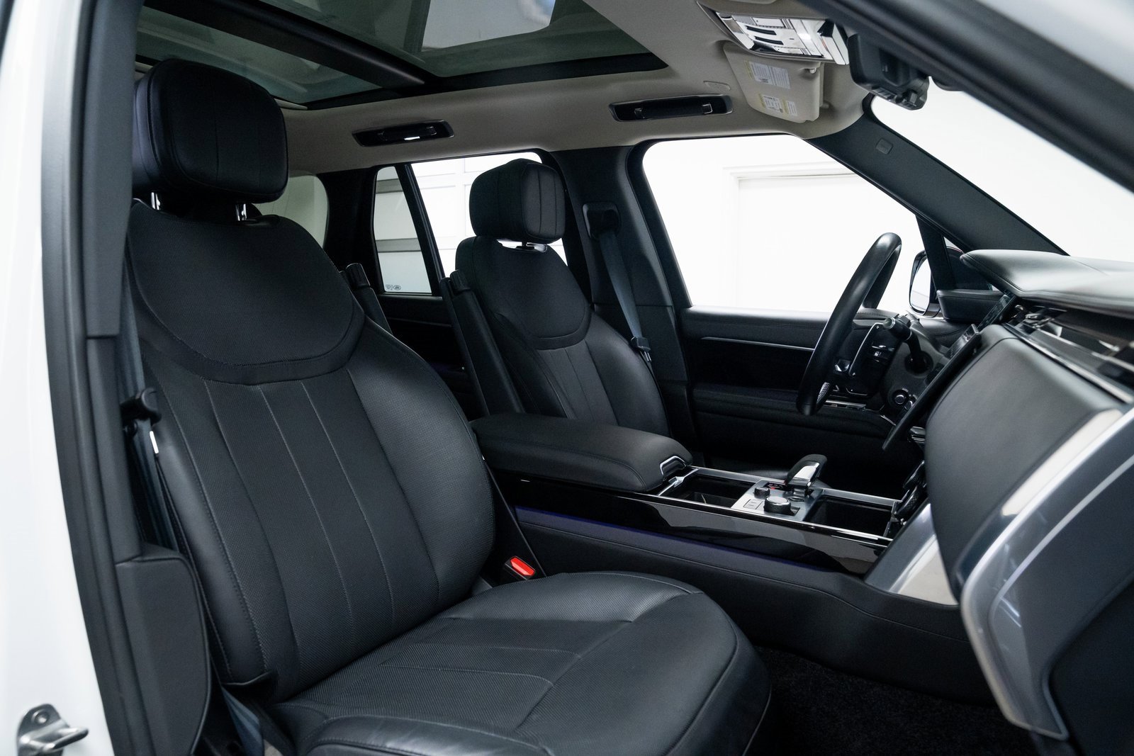 Used 2022 Land Rover Range Rover SE image 25