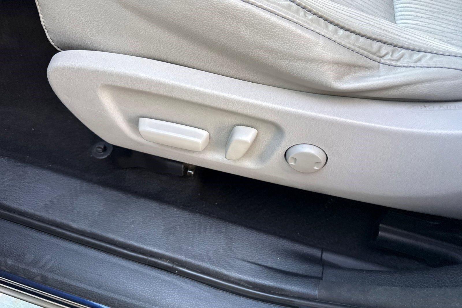 Used 2015 Toyota Highlander Plus FWD image 14