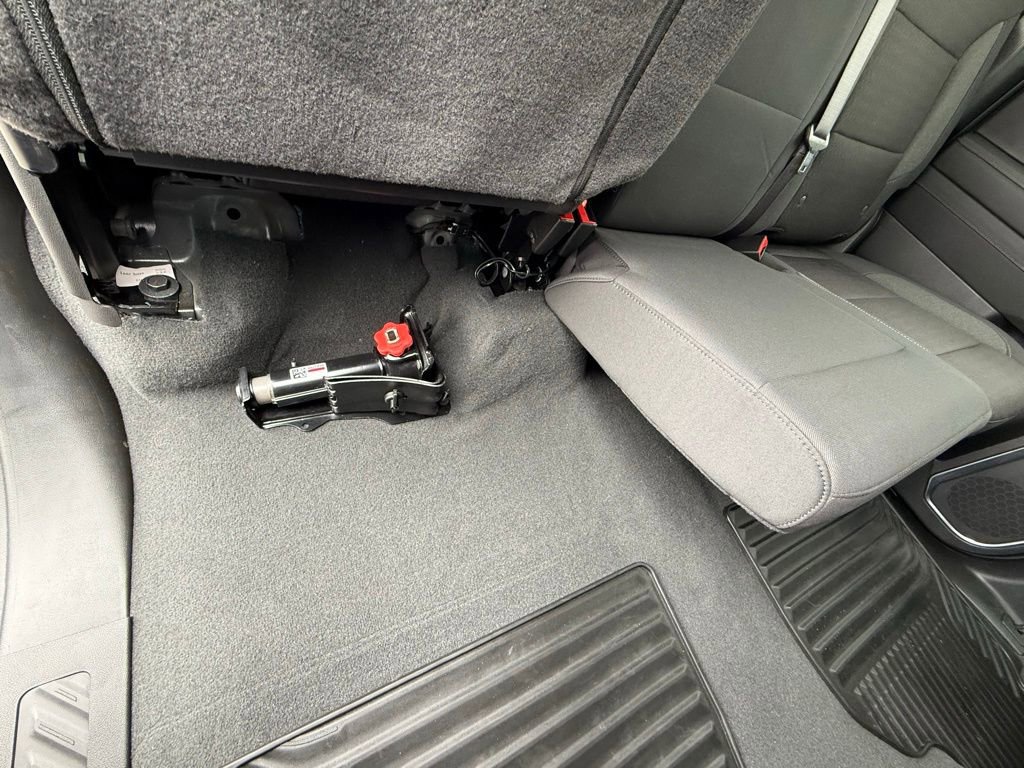 Used 2024 Chevrolet Silverado 1500 LT image 28