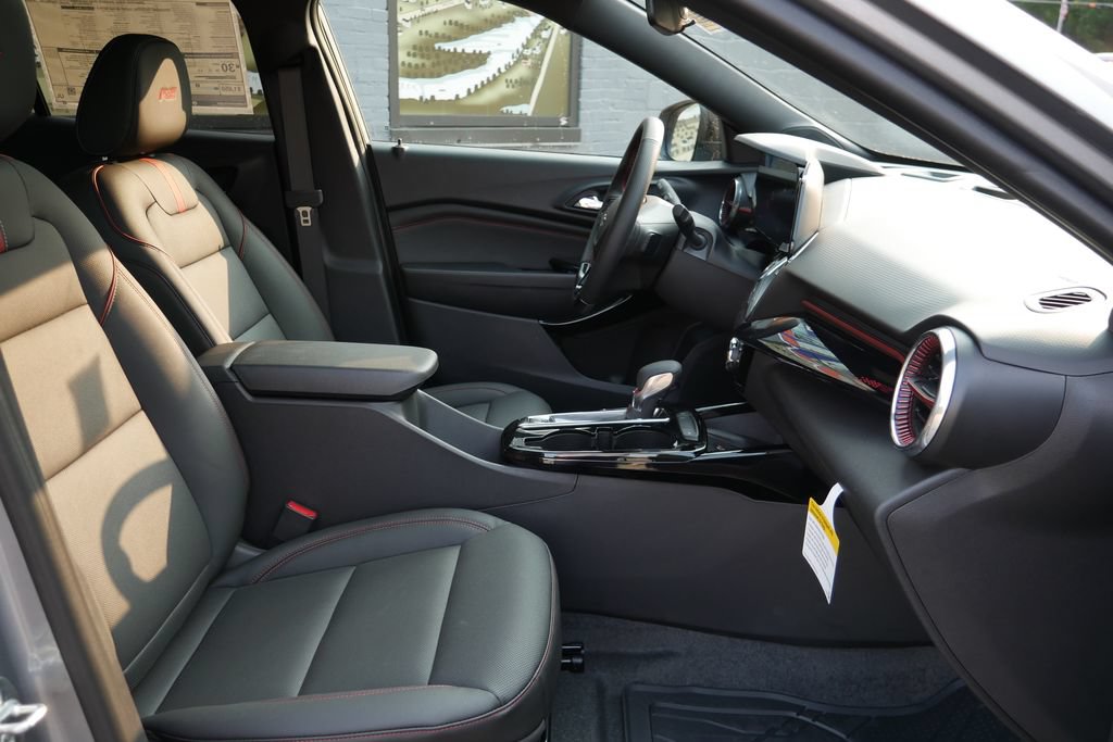 New 2026 Chevrolet Trax RS w/ Sunroof Package FWD image 9