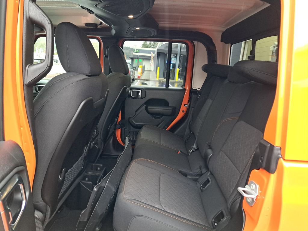 Used 2025 Jeep Gladiator Mojave w/ Convenience Group image 13