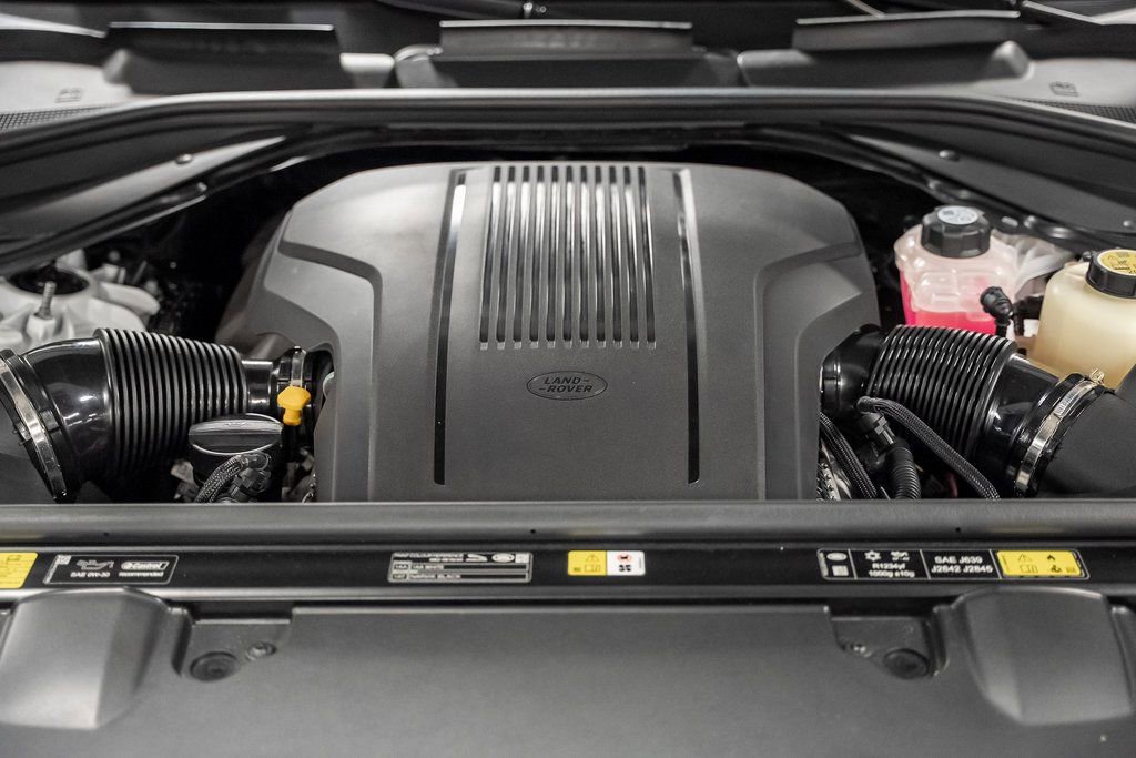 Used 2025 Land Rover Range Rover SE image 56