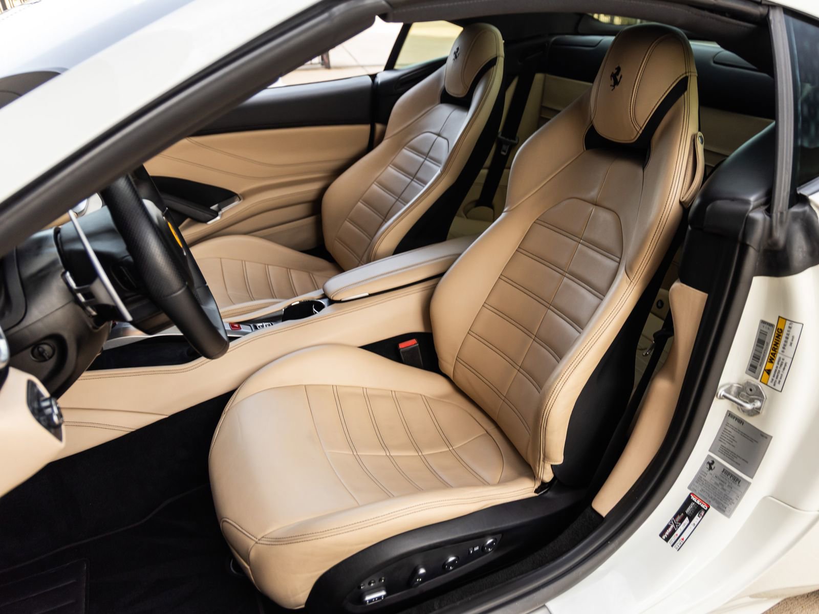 Used 2015 Ferrari California T RWD image 34