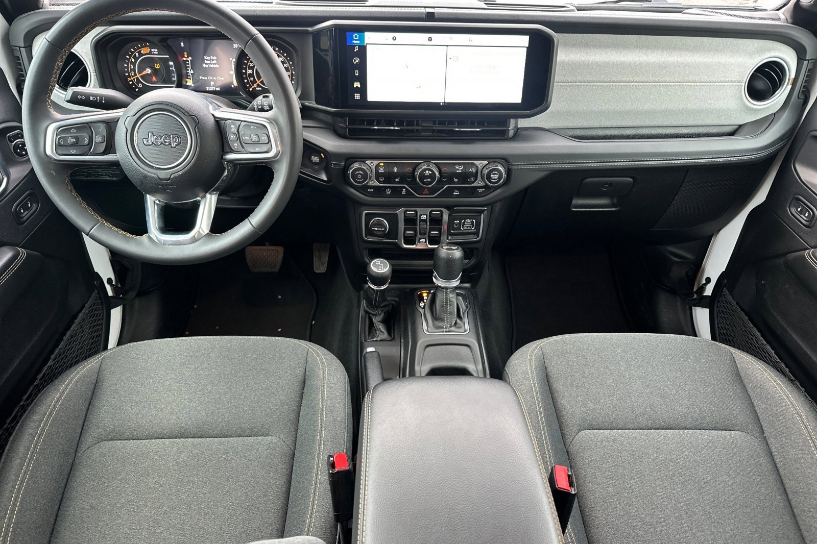 Used 2025 Jeep Wrangler Sahara image 15