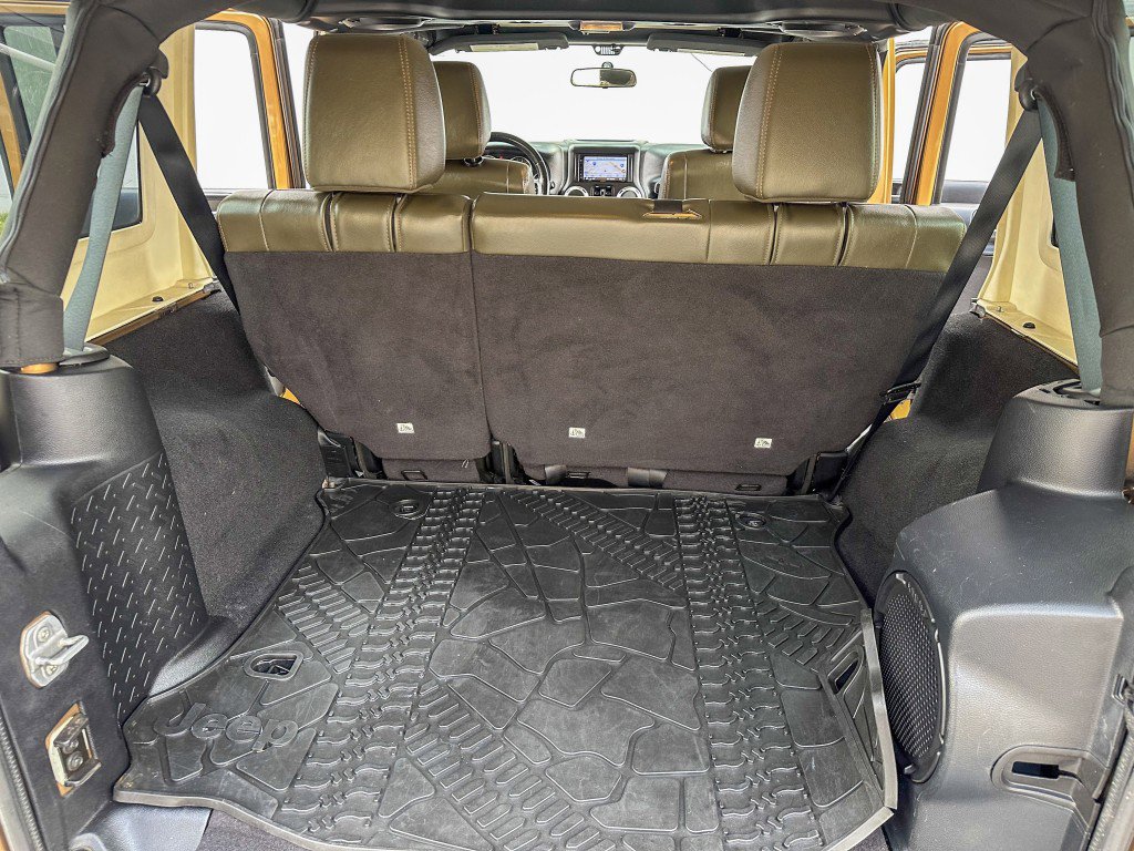 Used 2011 Jeep Wrangler Unlimited 70th Anniversary w/ Connectivity Group image 25