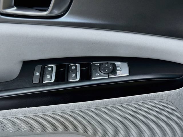 Used 2024 Kia Carnival LX FWD image 17