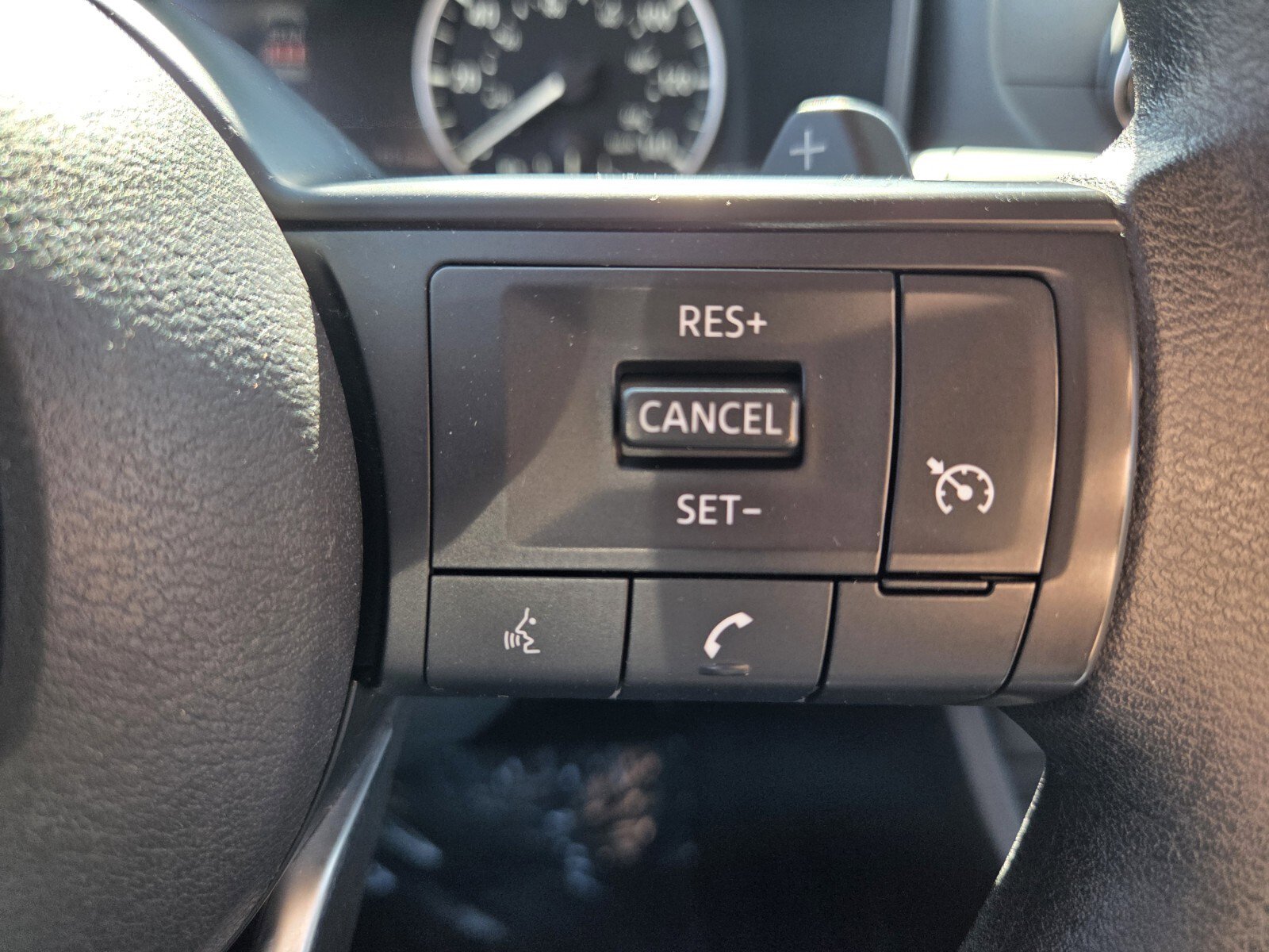 Used 2024 Nissan Rogue S image 24