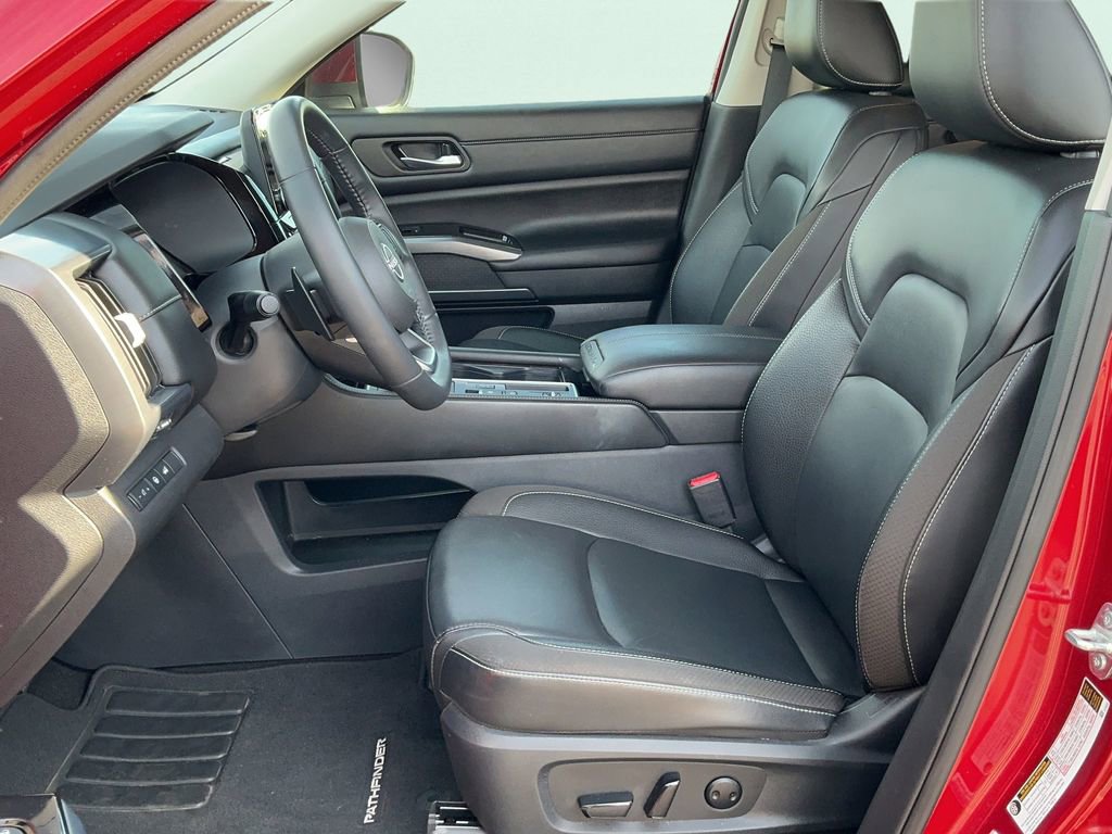 Used 2024 Nissan Pathfinder SL image 15