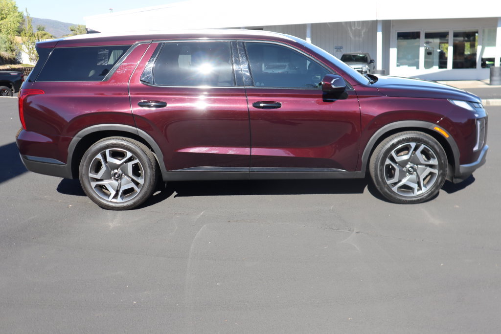 Used 2023 Hyundai Palisade Limited w/ Cargo Package FWD image 4