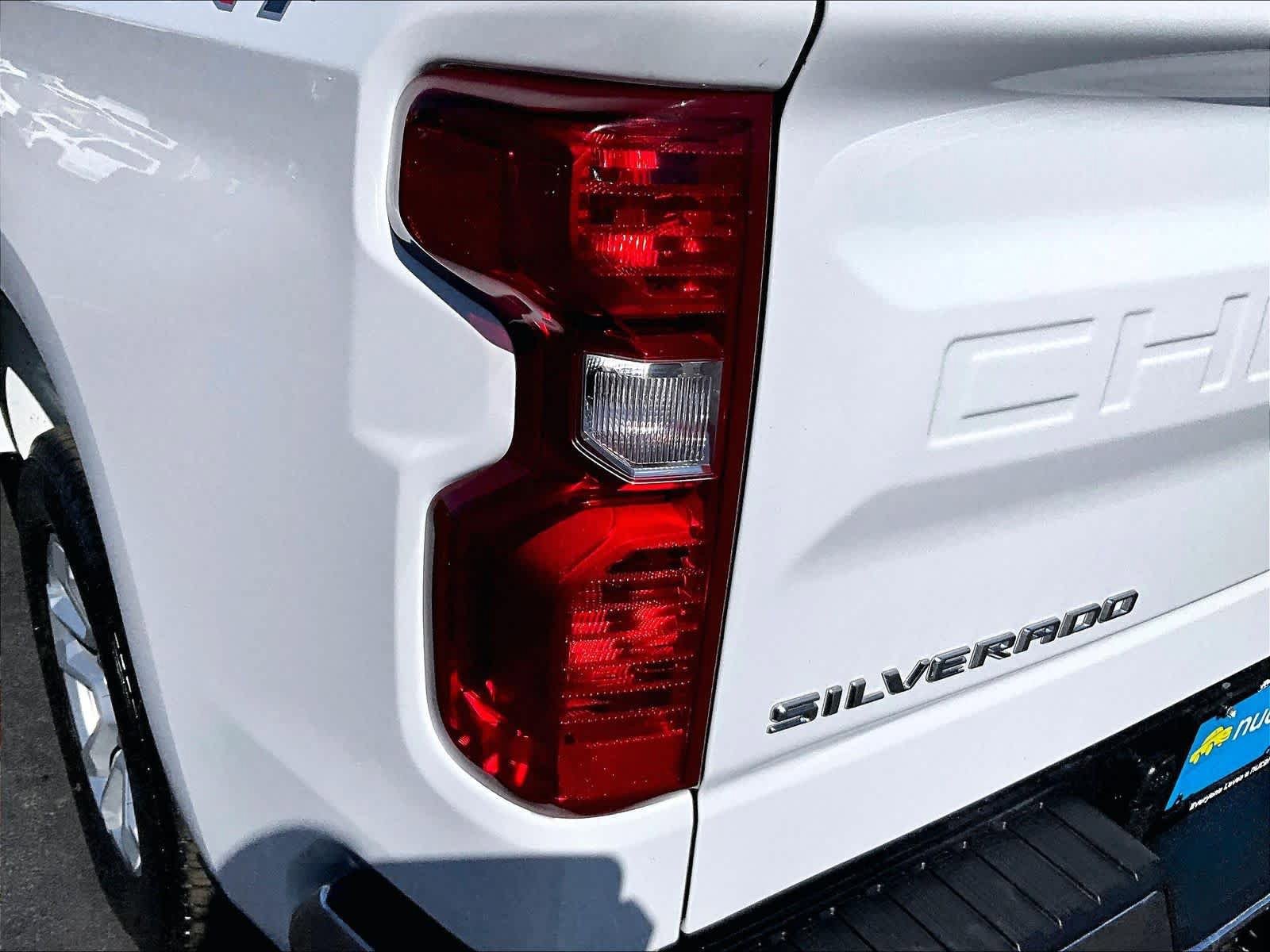 Used 2023 Chevrolet Silverado 1500 LT AWD/4WD image 34