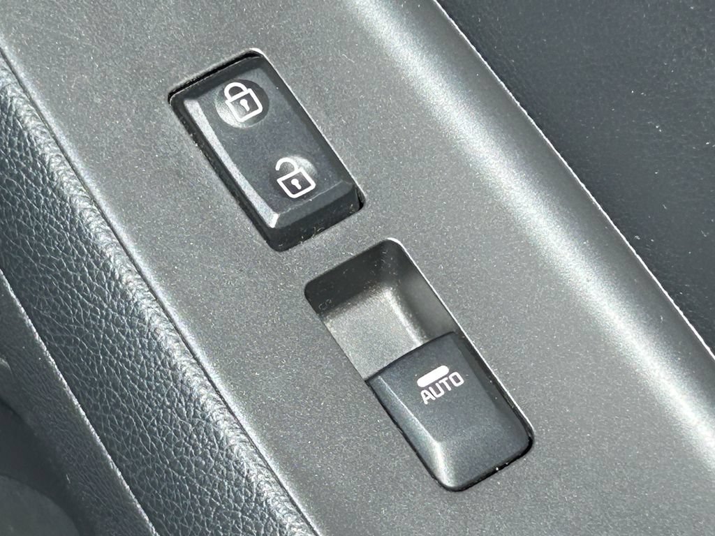 Used 2017 Kia Forte LX FWD image 30