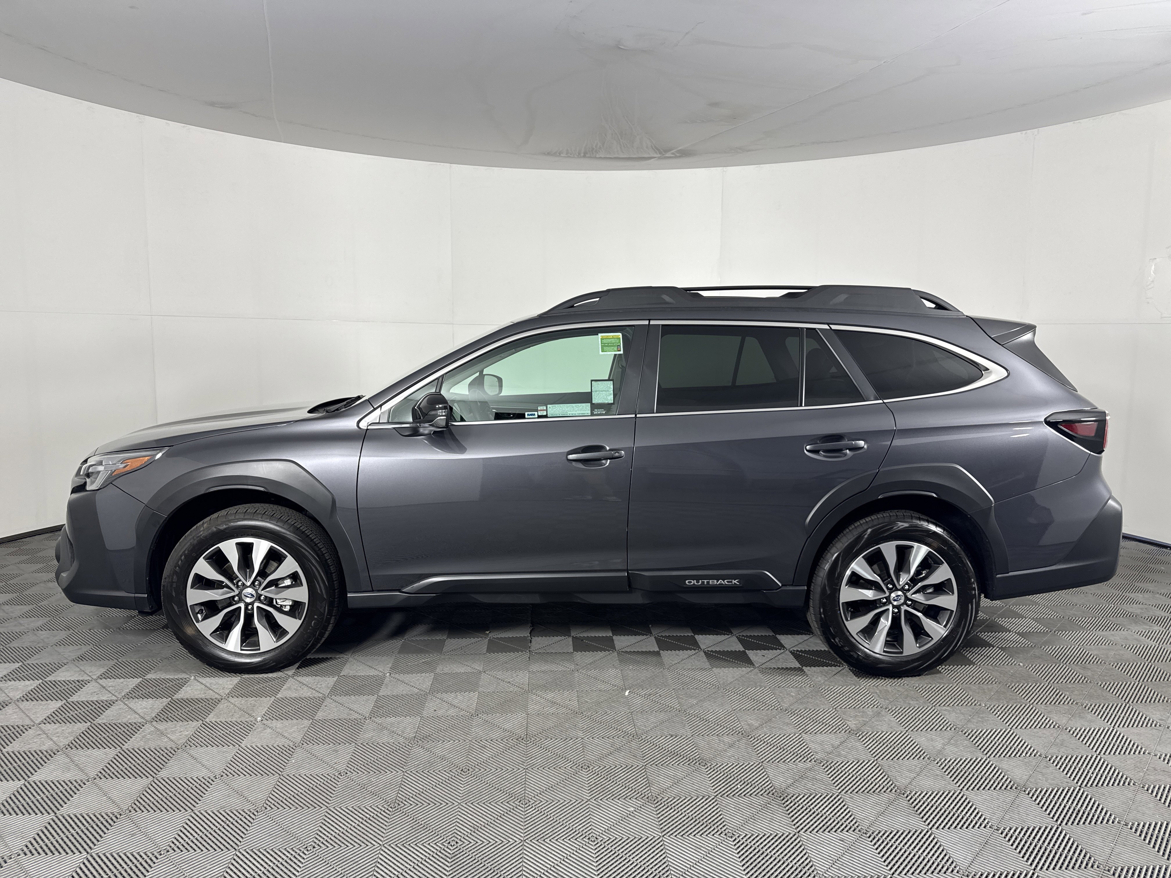 Used 2025 Subaru Outback Limited image 9