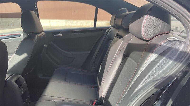 Used 2016 Volkswagen Jetta GLI SE FWD image 17