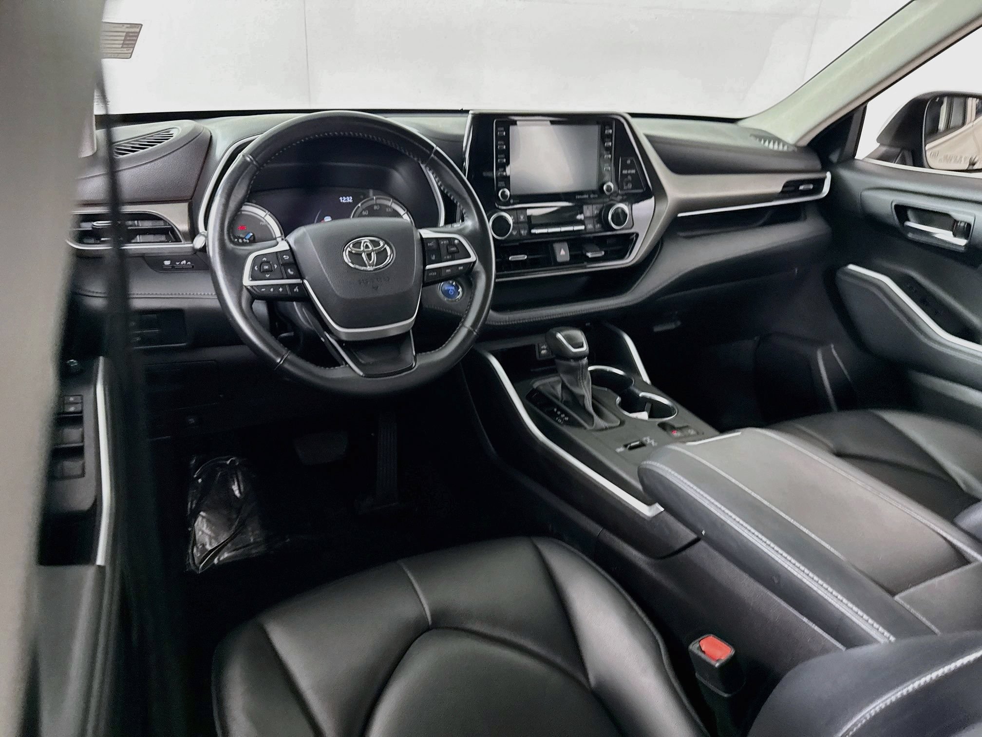 Used 2022 Toyota Highlander XLE AWD/4WD image 19