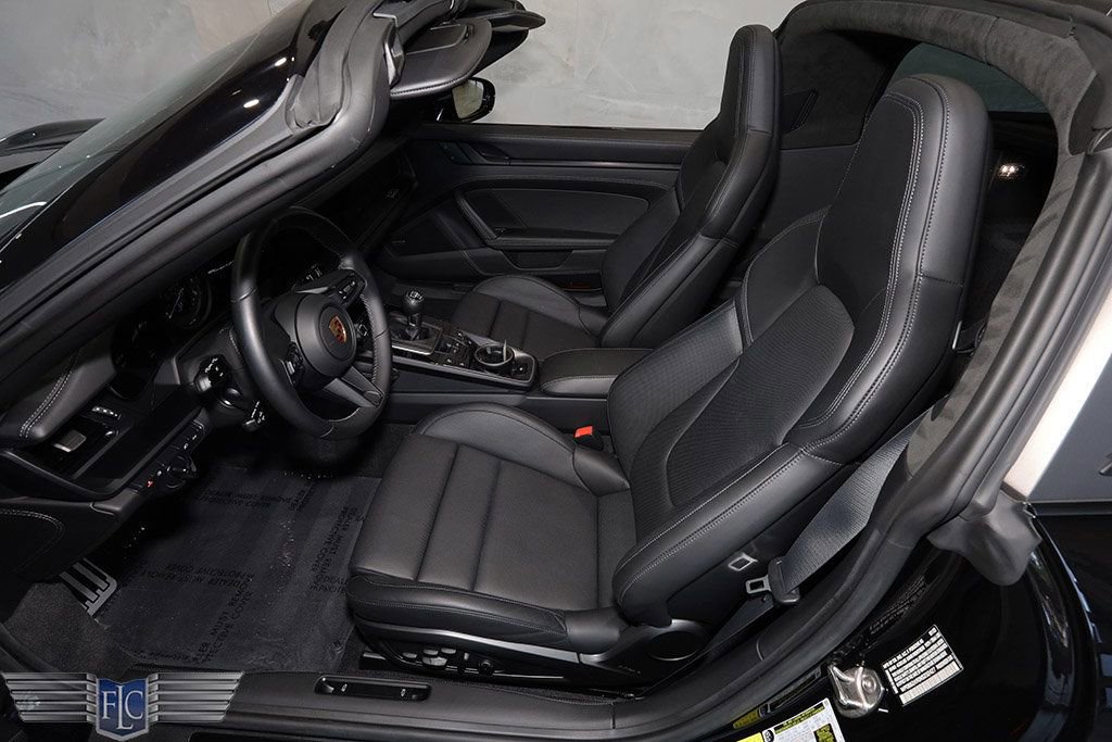 Used 2022 Porsche 911 50th Anniversary Edition image 15