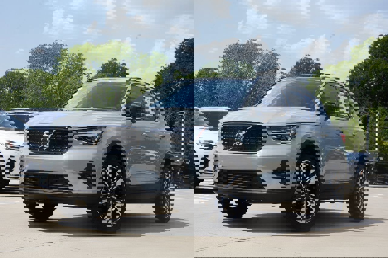 New 2026 Volvo XC40 B5 Ultra w/ Protection Package Premier