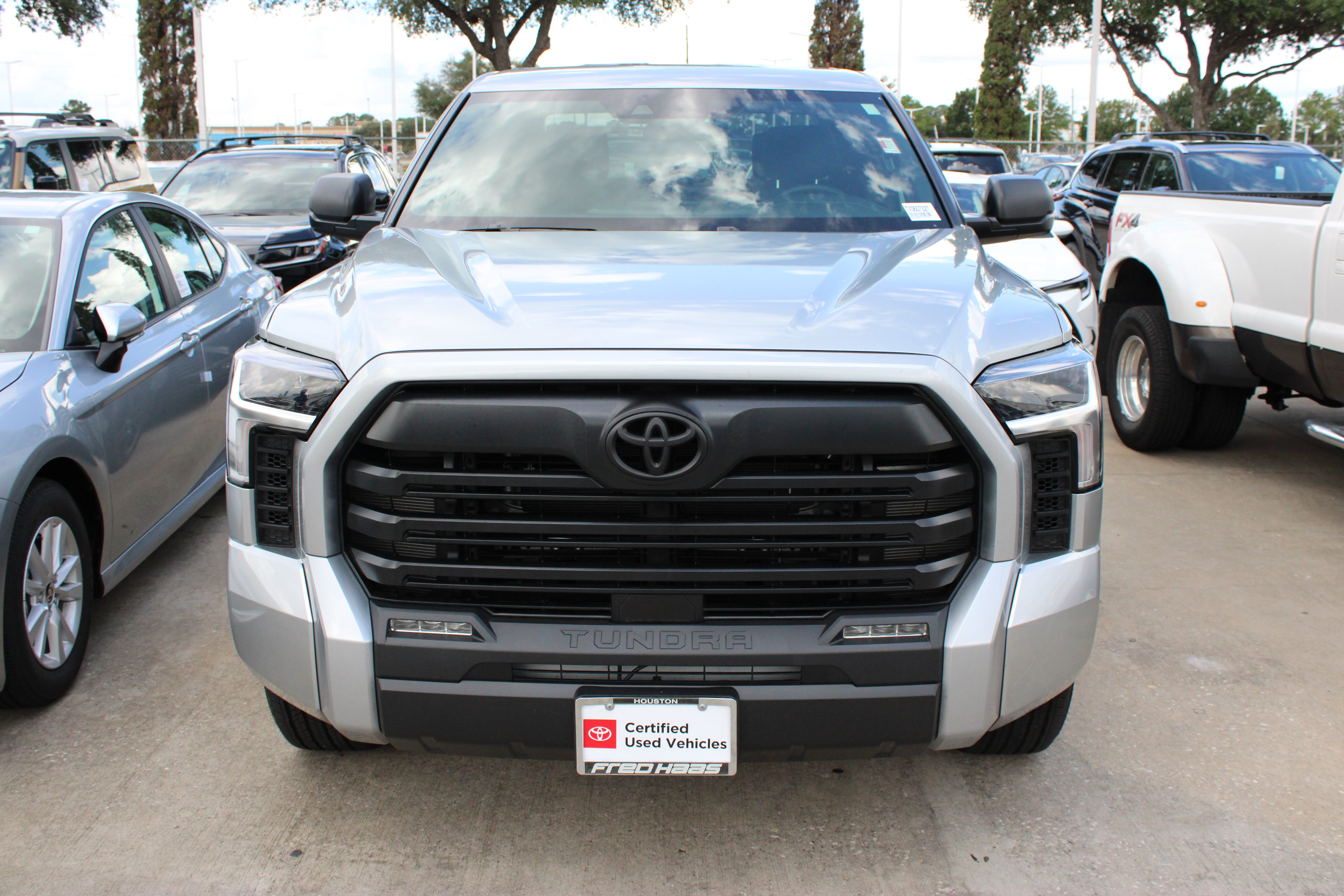 Used 2026 Toyota Tundra SR5 w/ SX Package RWD image 4